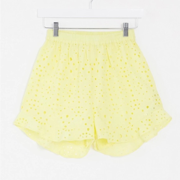 MISSGUIDED CO-ORD BRODERIE SET IN YELLOW - Picture 3 of 11